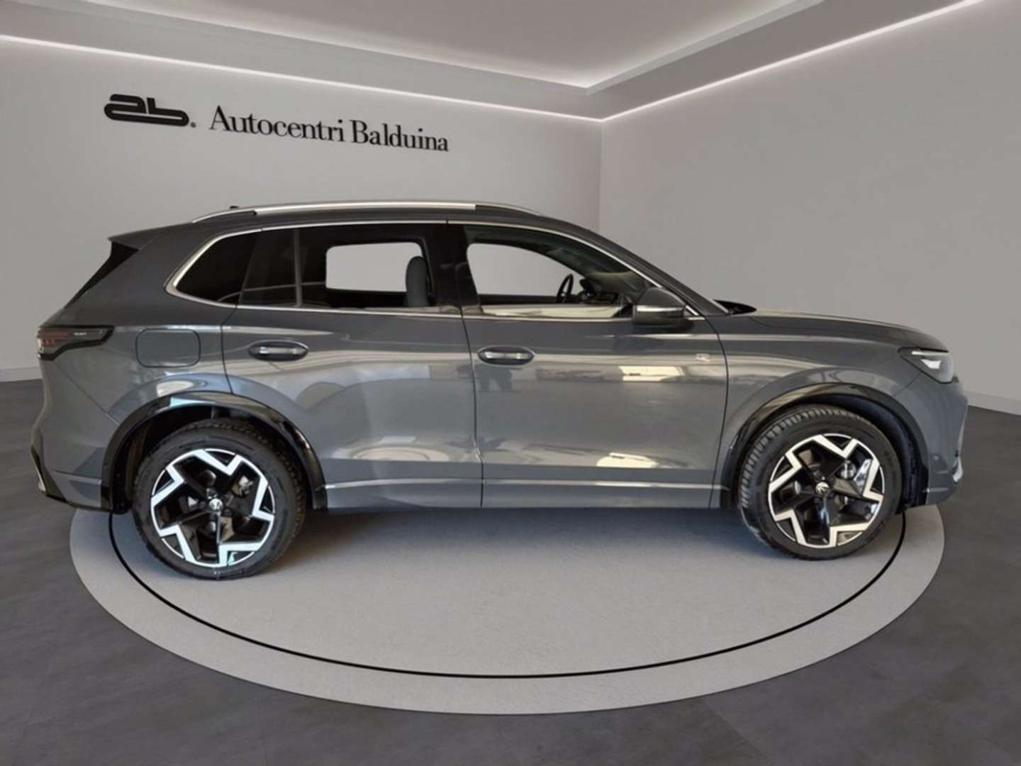 Volkswagen TIGUAN R-Line - 2025 - Joinsteer - #4