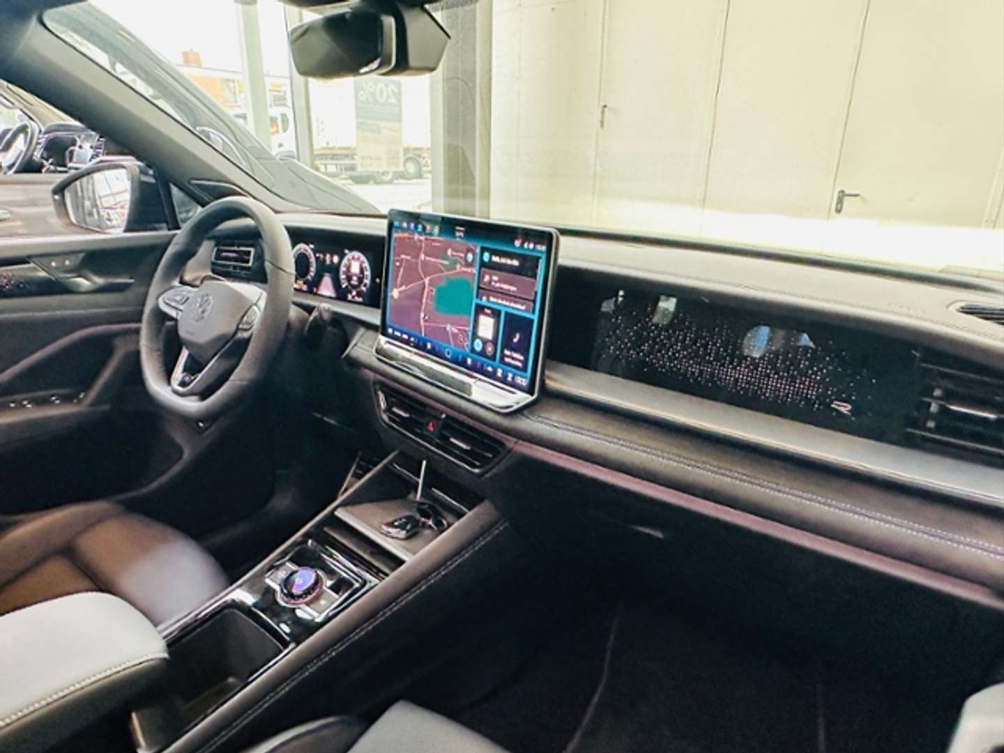 Volkswagen T-CROSS R-Line TSI EHybrid - 2025 - Joinsteer - #9