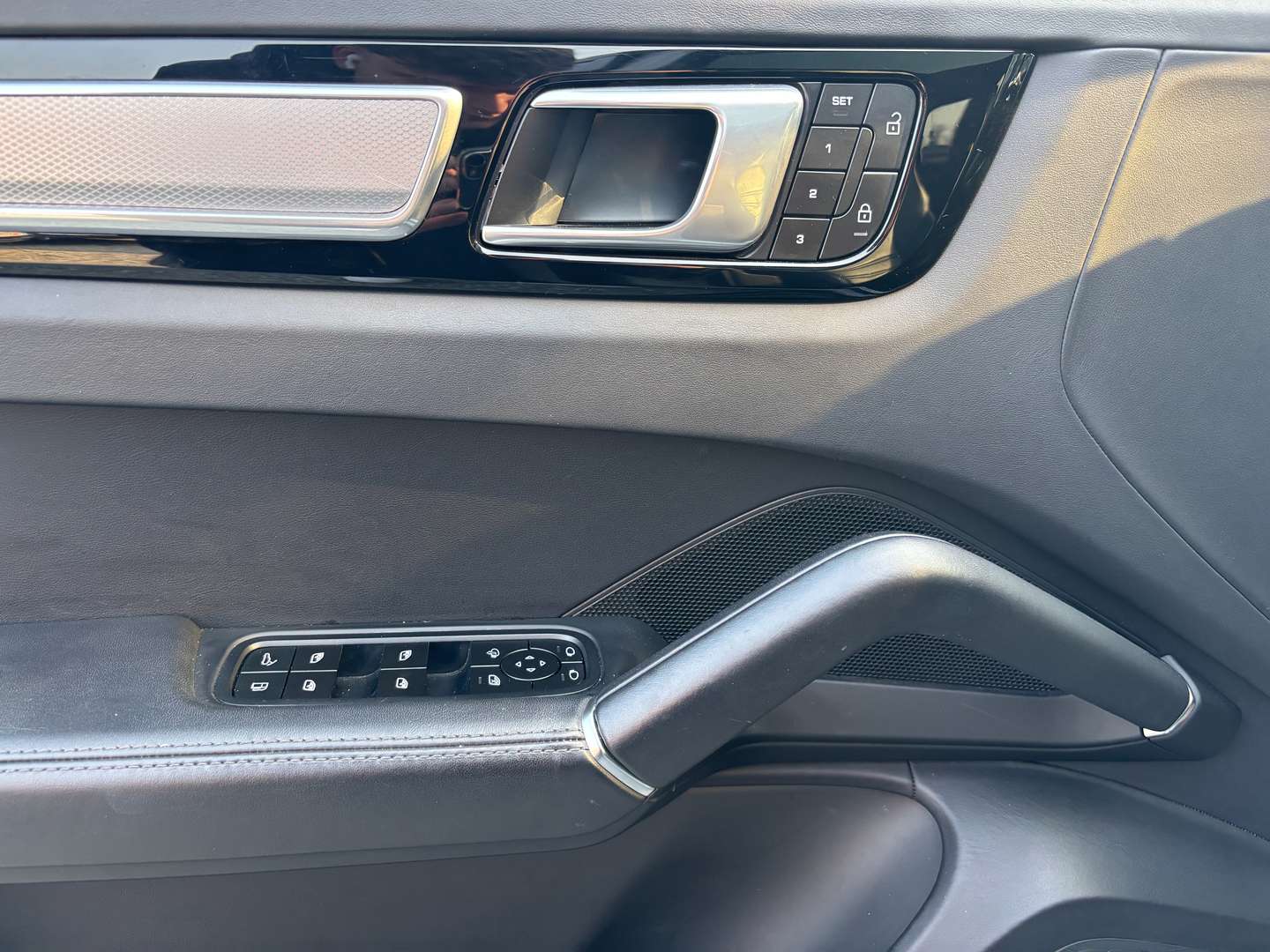 Porsche Cayenne II E-Hybrid Platinum Edition - 2023 - Joinsteer - #5