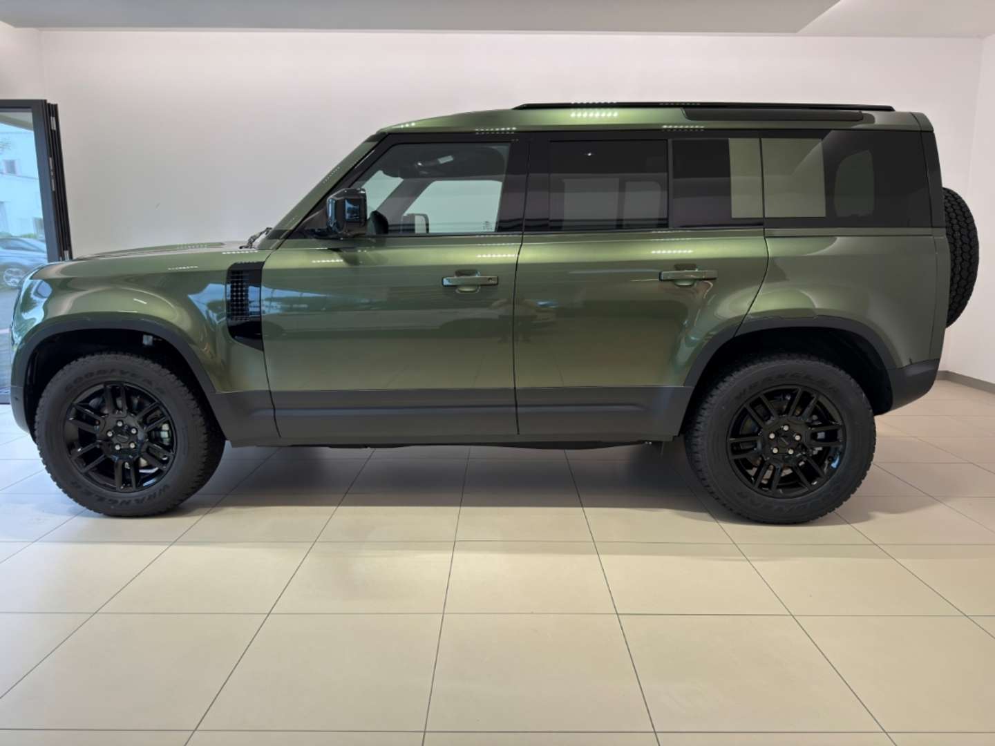 Land Rover Defender 110 D250 S LUFTFEDERUNG 19' ACC WKP AHK - 2026 - Joinsteer - #2