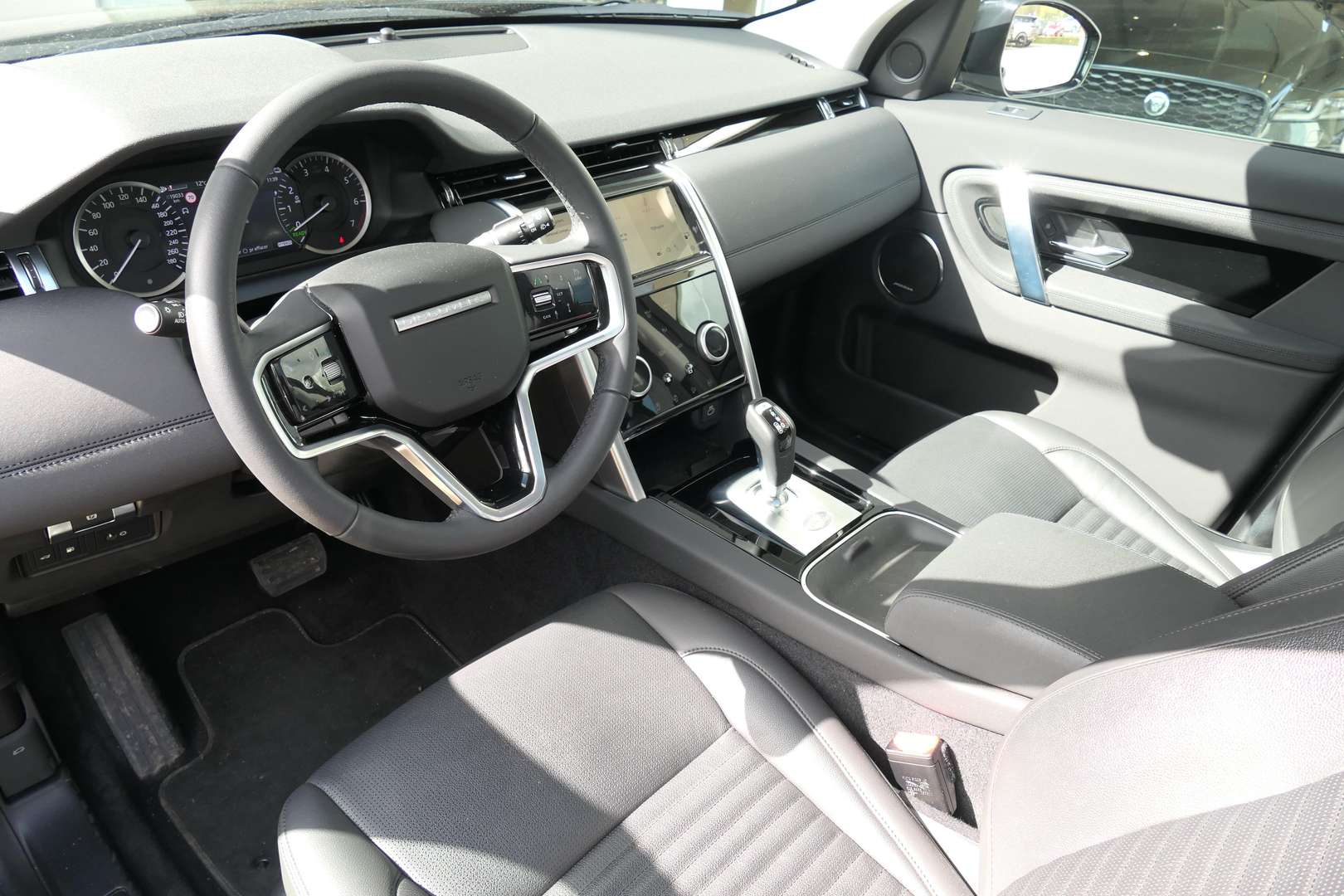 Land Rover Discovery Sport P300e SE AWD Auto 23.5MY - 2023 - Joinsteer - #10