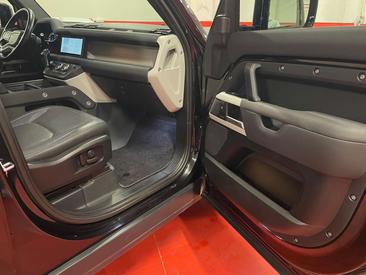 Land Rover Defender — photo 15