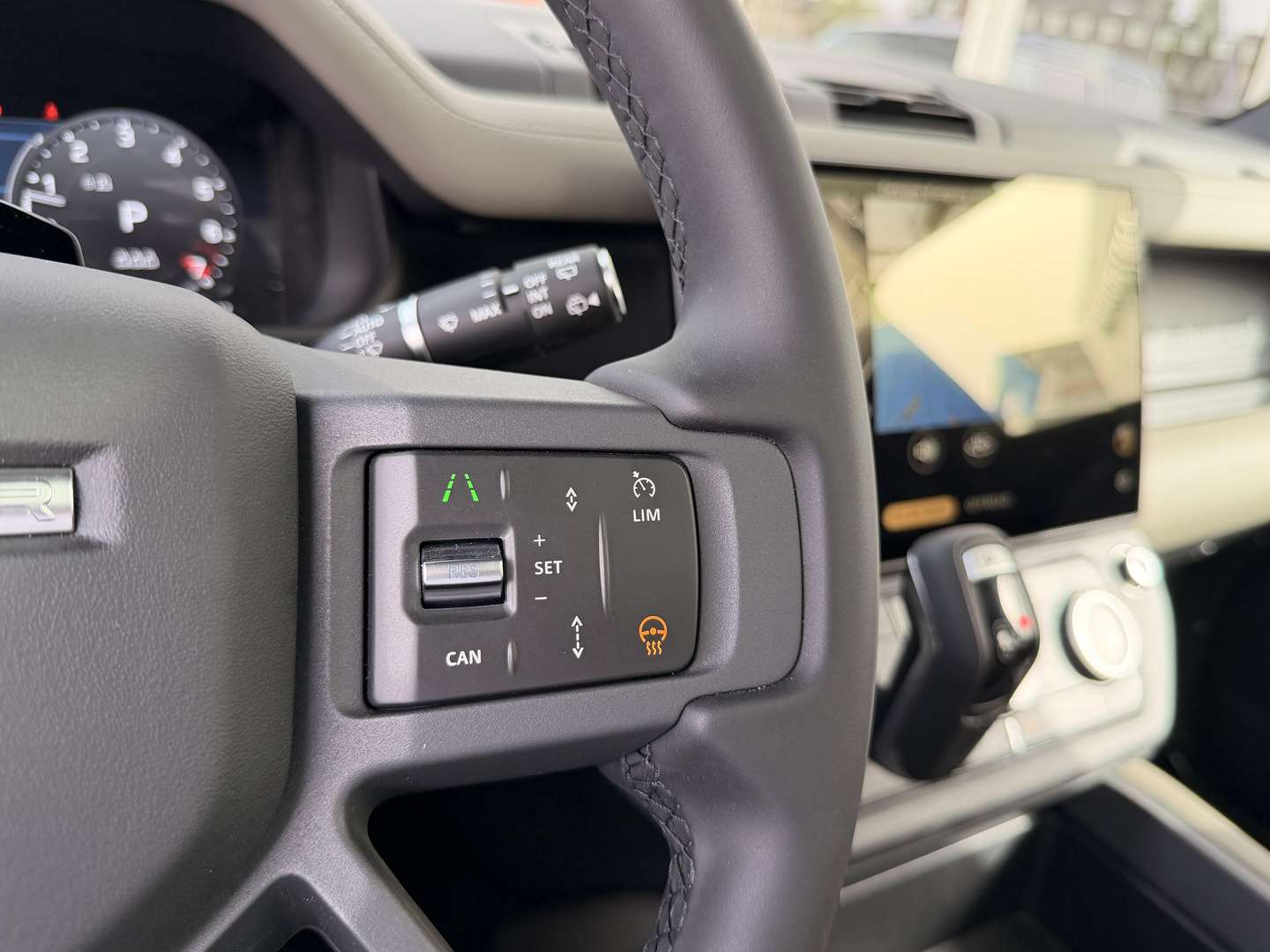 Land Rover Defender P300e URBAN - 2026 - Joinsteer - #16