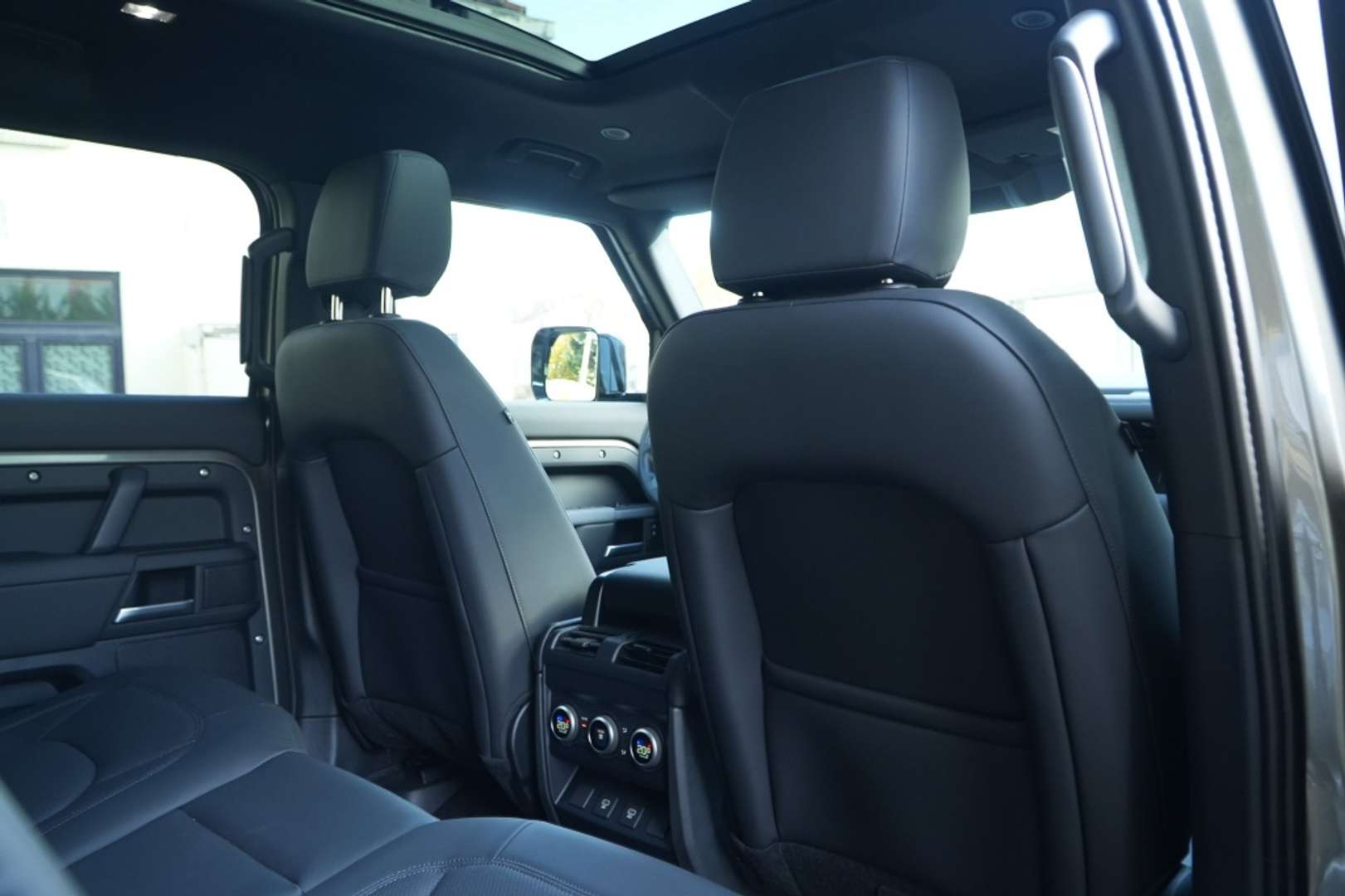 Land Rover Defender 110 2.0 P300e Dynamic SE I Pano I ACC I 5jr - 2024 - Joinsteer - #6