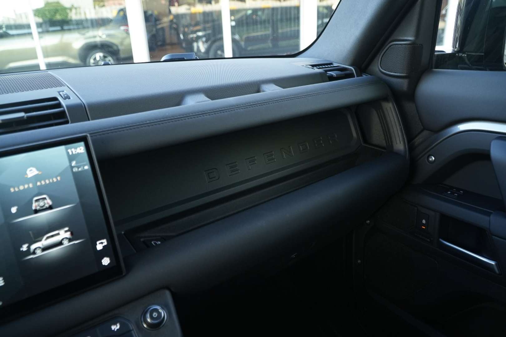 Land Rover Defender 110 2.0 P300e Dynamic SE I Pano I ACC I 5jr - 2024 - Joinsteer - #10