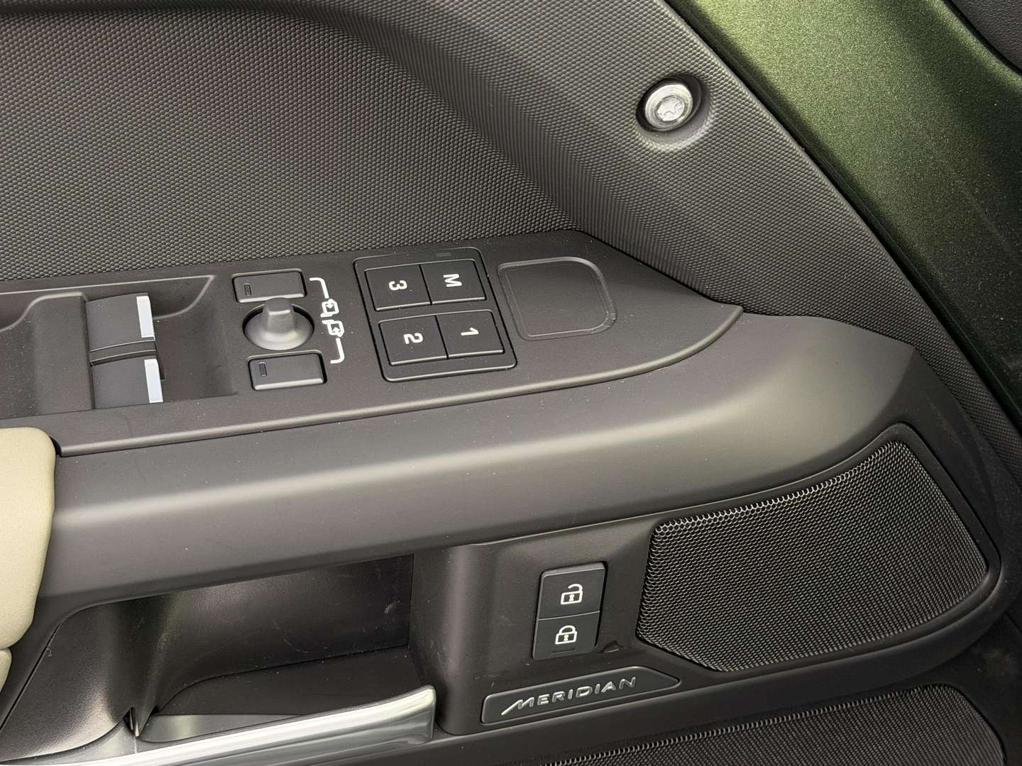 Land Rover Defender P300e URBAN - 2026 - Joinsteer - #20