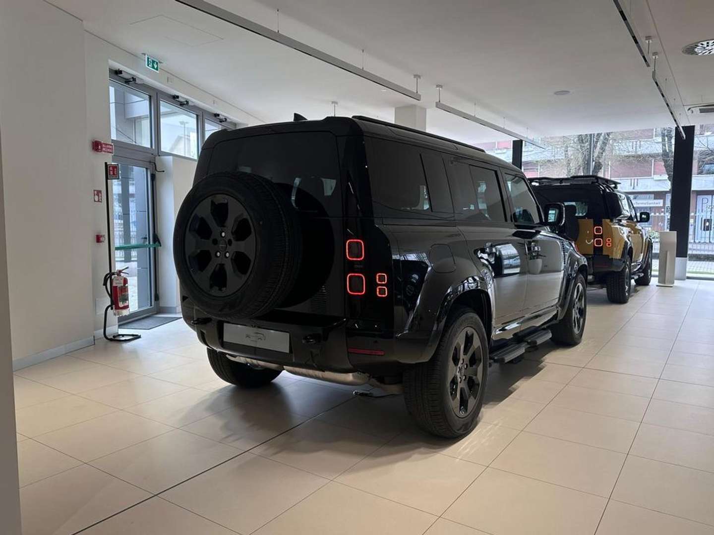 Land Rover Defender 110 X-Dynamic SE Awd 3.0d I6 Mhev 200cv Auto - 2026 - Joinsteer - #2