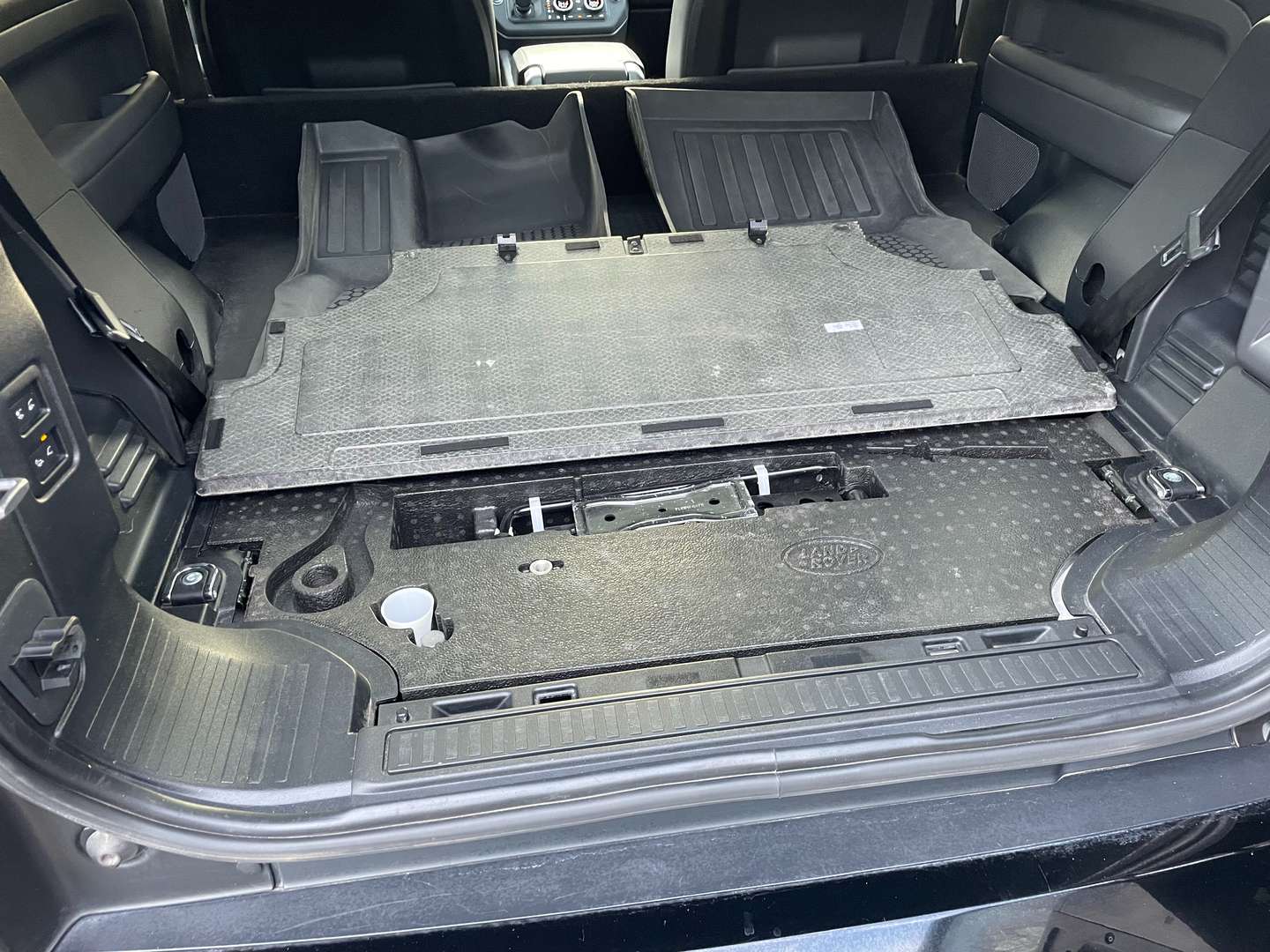 Land Rover Defender 90 X-Dynamic HSE/PDC+CAM/Pano 3.0D MHEV D300 - 2022 - Joinsteer - #38