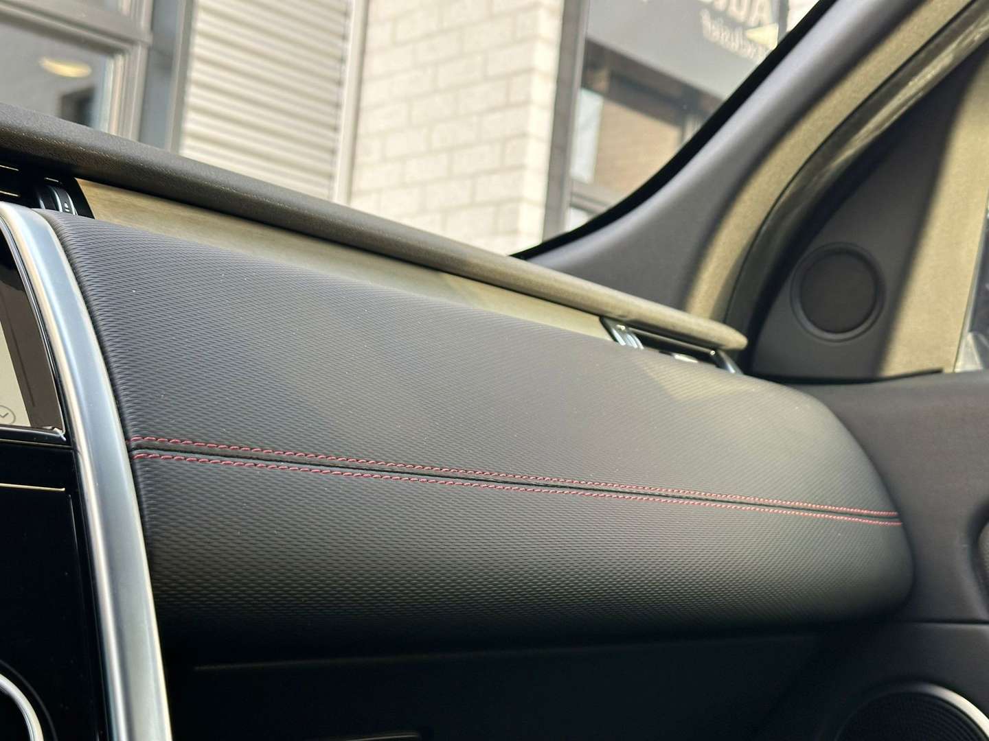 Land Rover Discovery Sport R-Dynamic S Black-Pack P300e 1.5 - 2022 - Joinsteer - #16