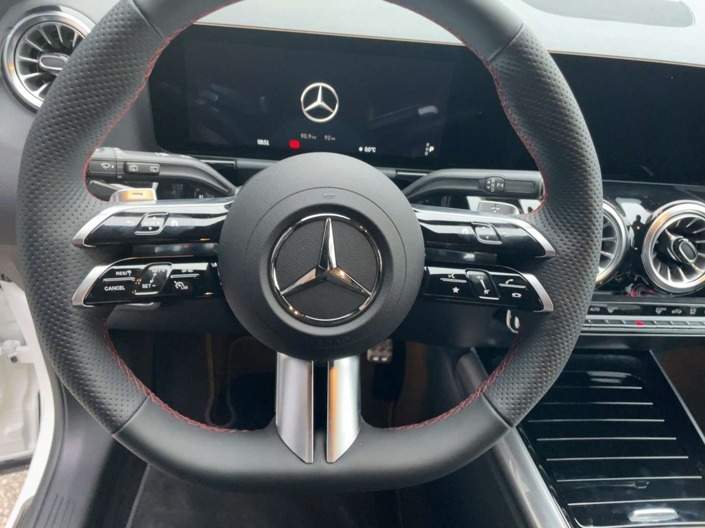 Mercedes GLA 200 AMG Line - 2025 - Joinsteer - #9