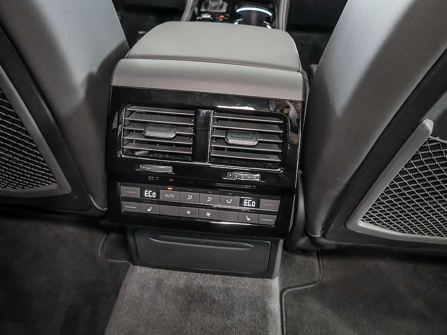 Volkswagen Touareg 4Motion R-Line - 2025 - Joinsteer - #12