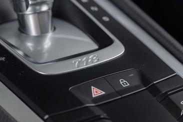 Porsche 718 Cayman — photo 16