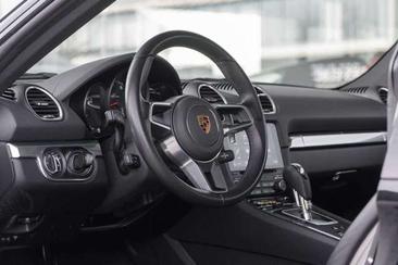 Porsche 718 Cayman — photo 22
