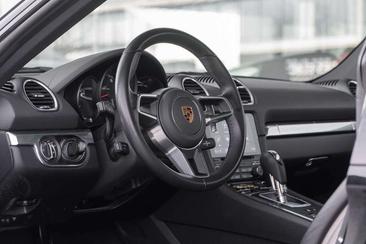 Porsche 718 Cayman — photo 22