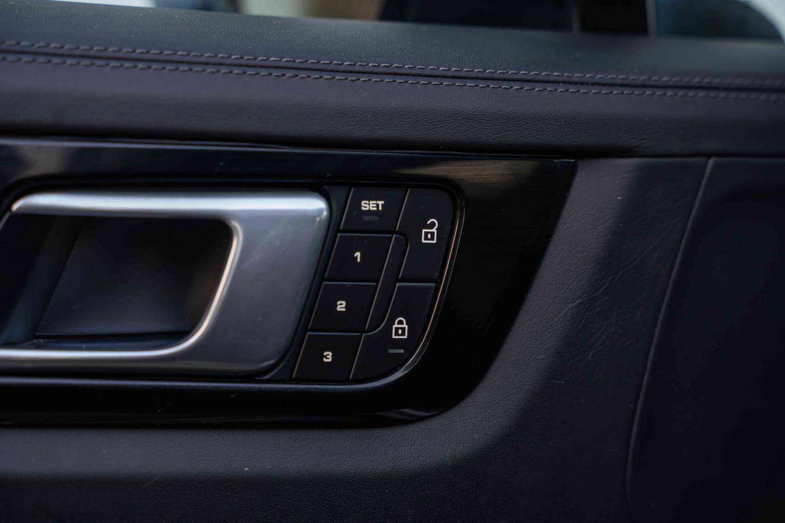 Porsche Cayenne II E-Hybrid Platinum Edition - 2023 - Joinsteer - #18