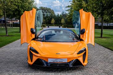 McLaren Artura — photo 9