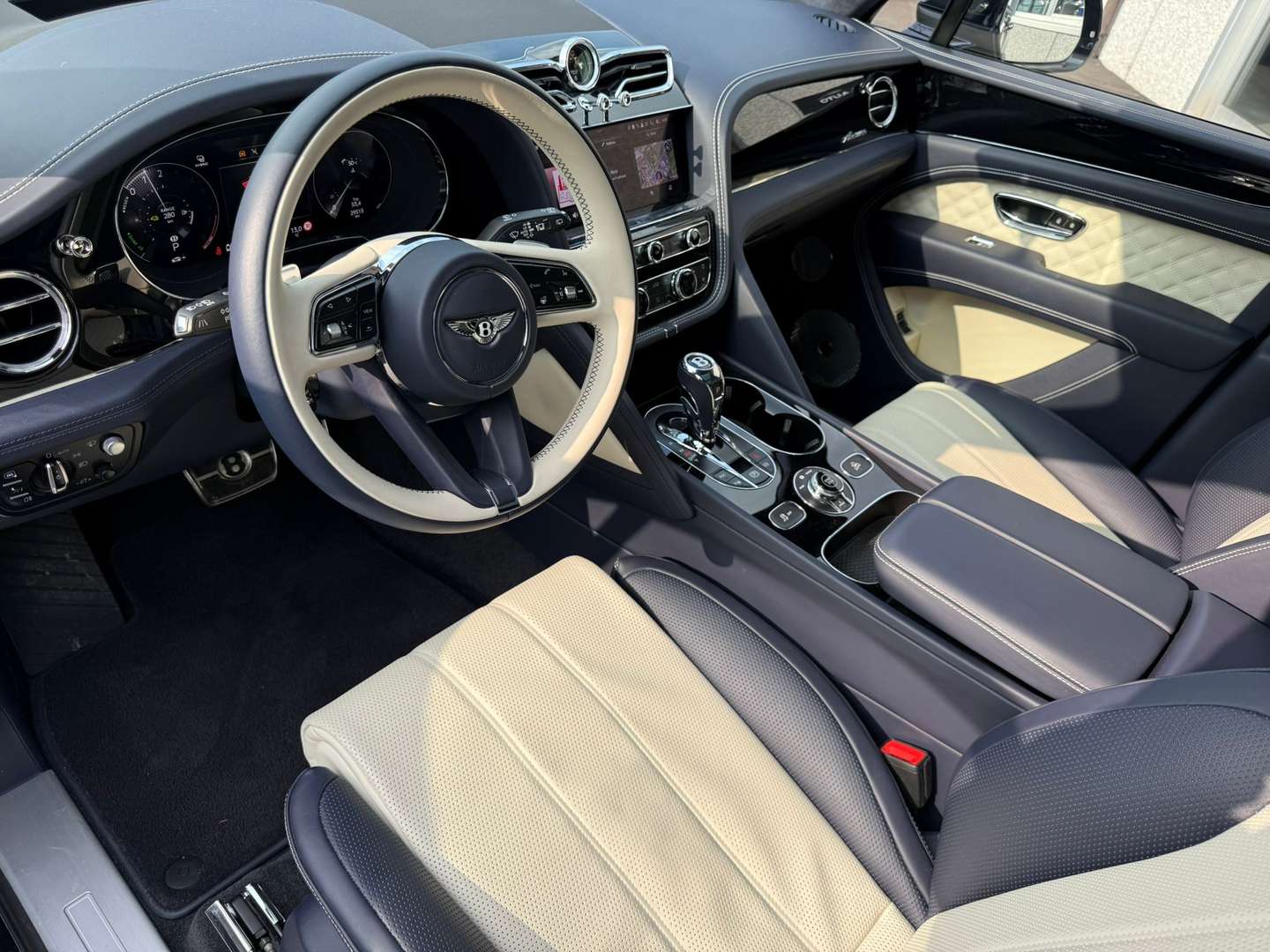 Bentley Bentayga V6 Azure - 2023 - Joinsteer - #6