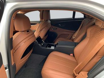 Bentley Flying Spur V8 Mulliner — photo 13
