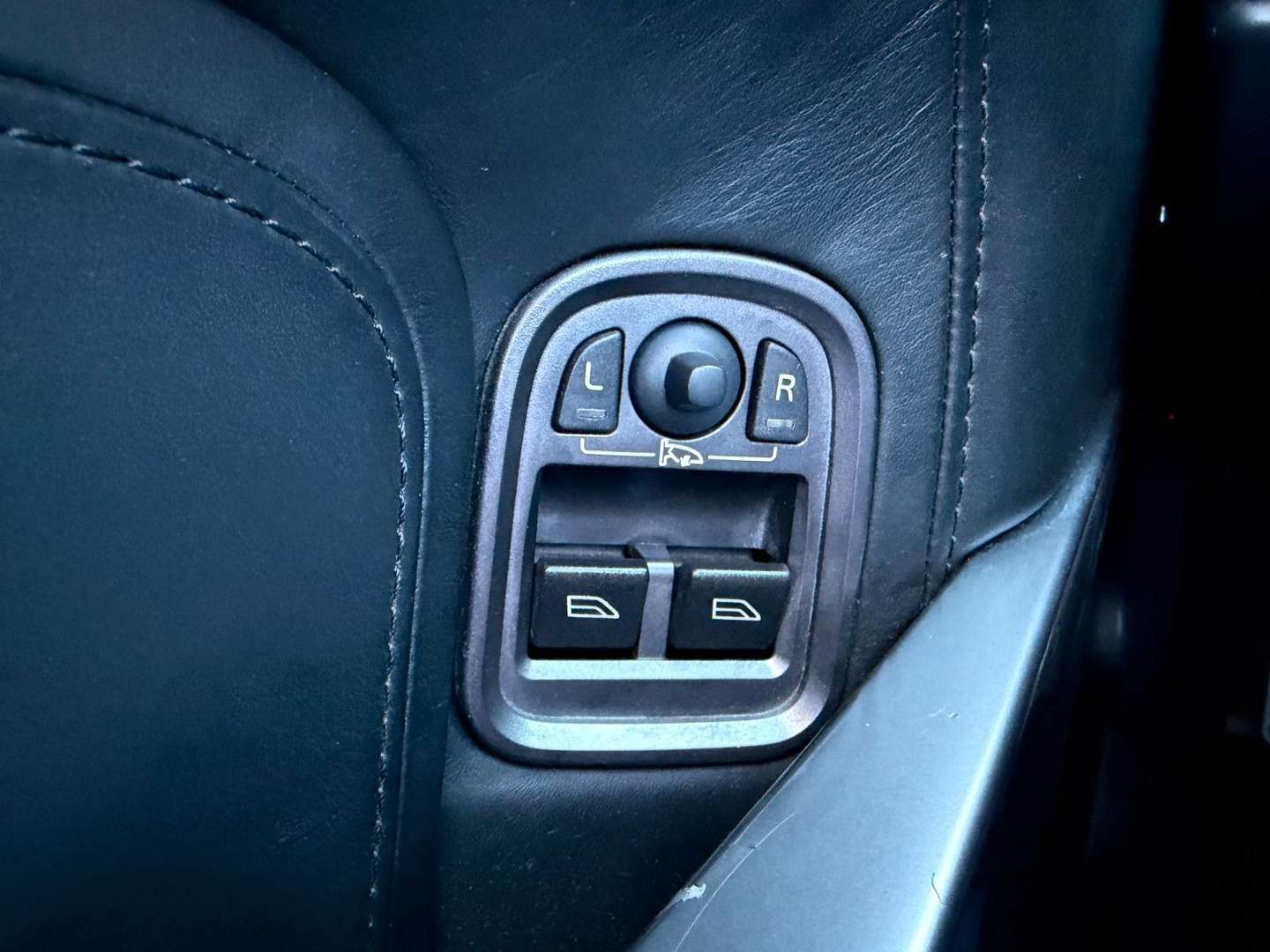 Aston Martin DB9 Volante 5.9 Touchtronic - 2006 - Joinsteer - #15