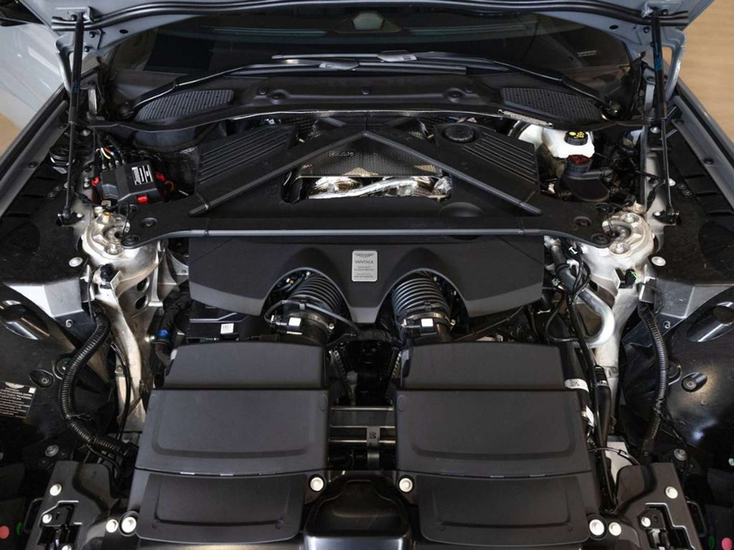 Aston Martin Vantage Roadster V8 - 2026 - Joinsteer - #13