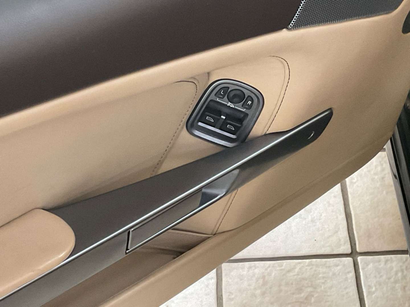 Aston Martin DB9 Volante 5.9 Touchtronic - 2008 - Joinsteer - #9