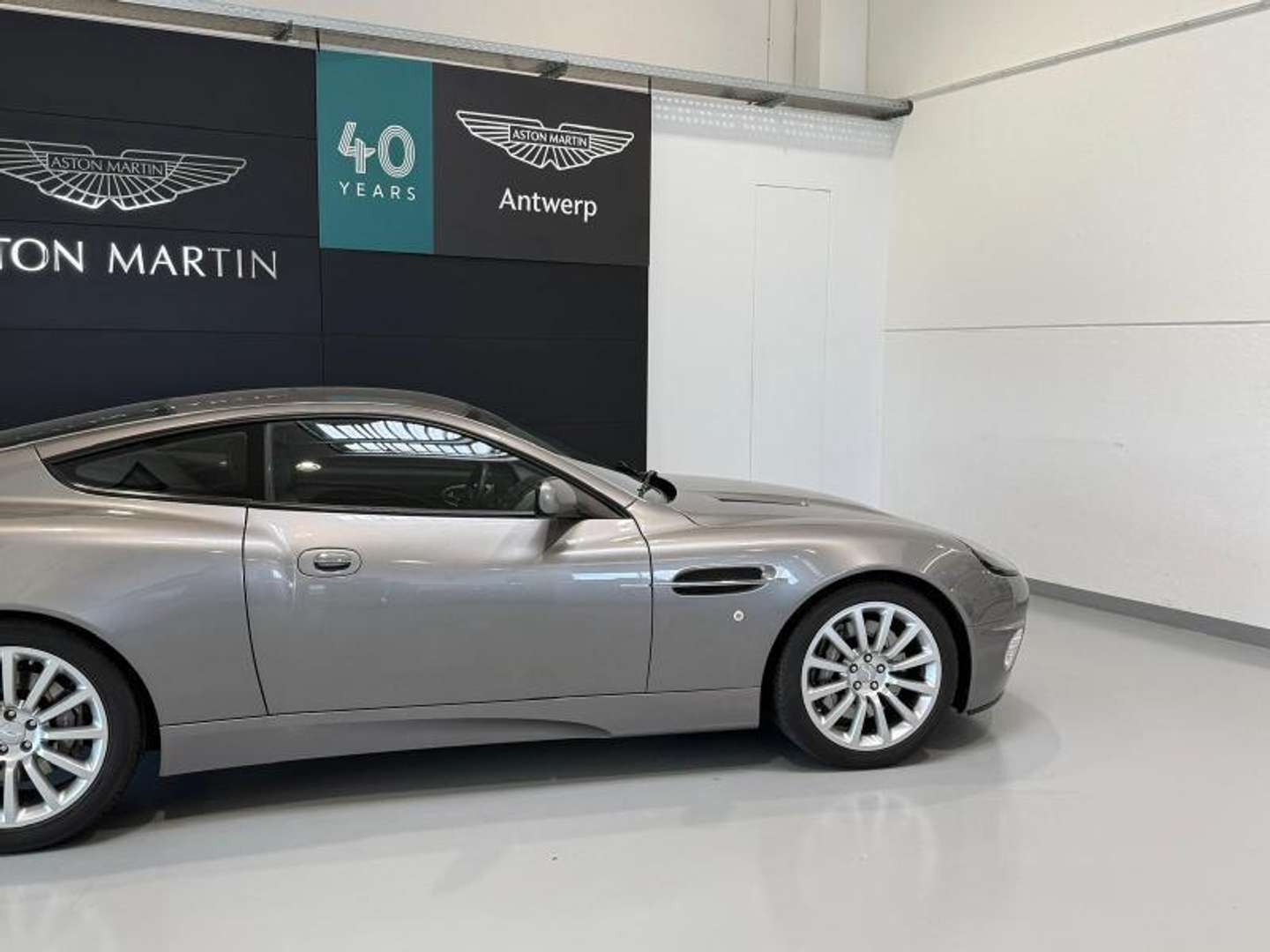 Aston Martin Vanquish V12 First Generation - 2005 - Joinsteer - #12