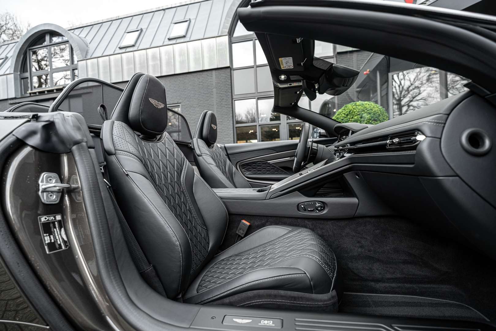 Aston Martin DB12 Volante V8 - 2025 - Joinsteer - #4