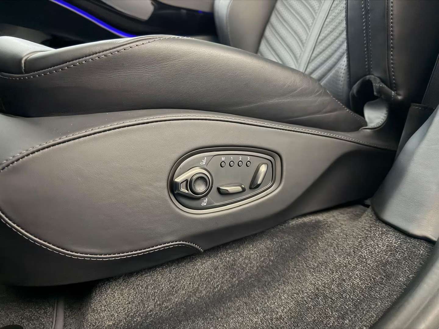 Aston Martin DBX 707CV 4.0 Autom. - 2024 - Joinsteer - #8