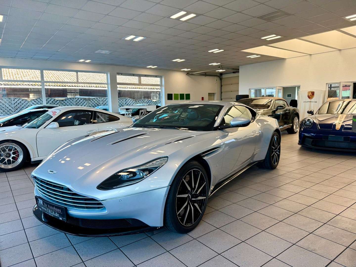 Aston Martin DB11 Coupé 5.2 V12 Black Pack - 2019 - Joinsteer - #2
