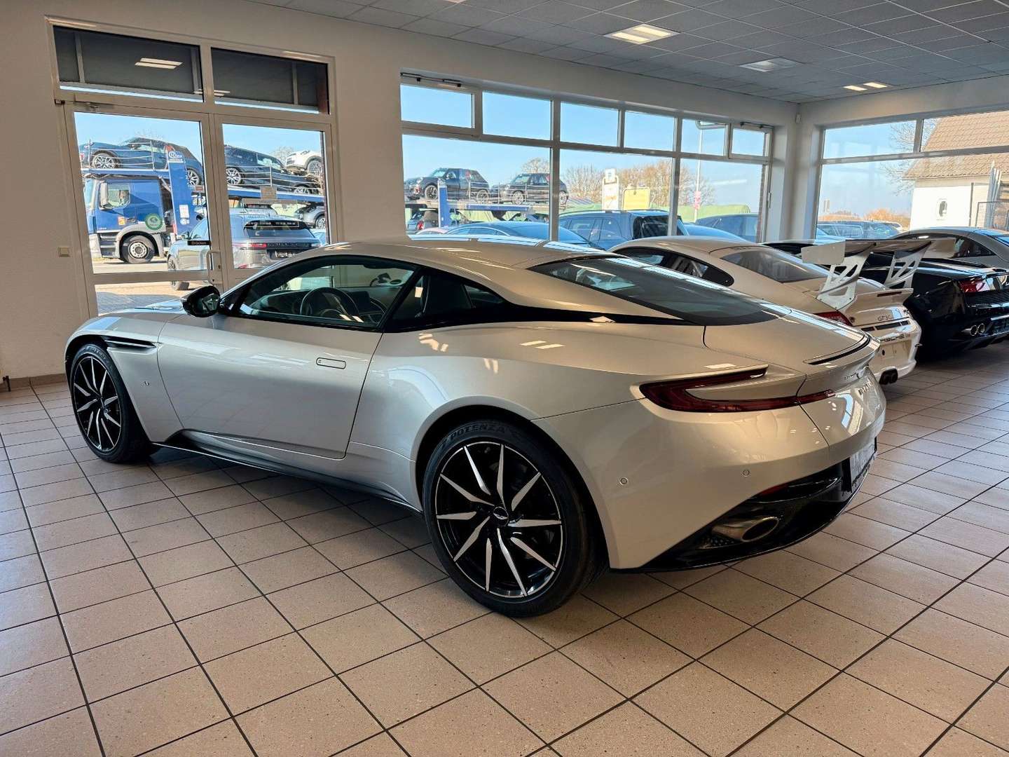 Aston Martin DB11 Coupé 5.2 V12 Black Pack - 2019 - Joinsteer - #3