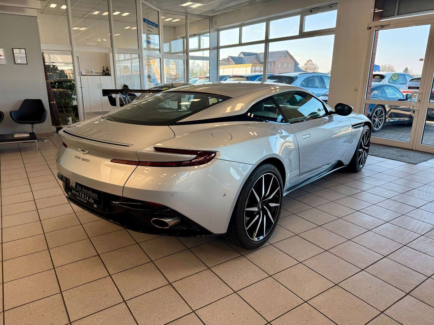 Aston Martin DB11 Coupé 5.2 V12 Black Pack - 2019 - Joinsteer - #5