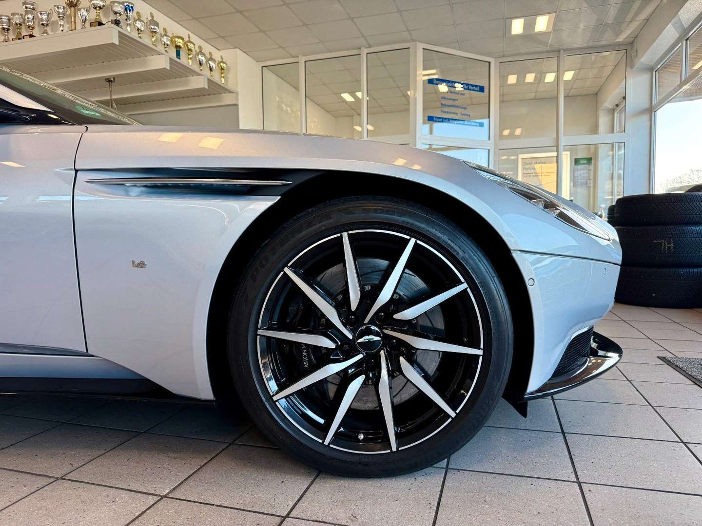 Aston Martin DB11 Coupé 5.2 V12 Black Pack - 2019 - Joinsteer - #6