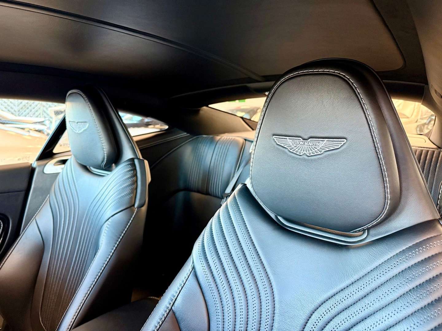 Aston Martin DB11 Coupé 5.2 V12 Black Pack - 2019 - Joinsteer - #9