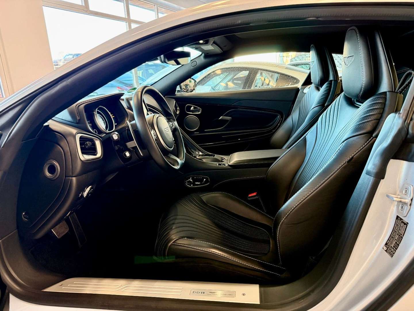 Aston Martin DB11 Coupé 5.2 V12 Black Pack - 2019 - Joinsteer - #10