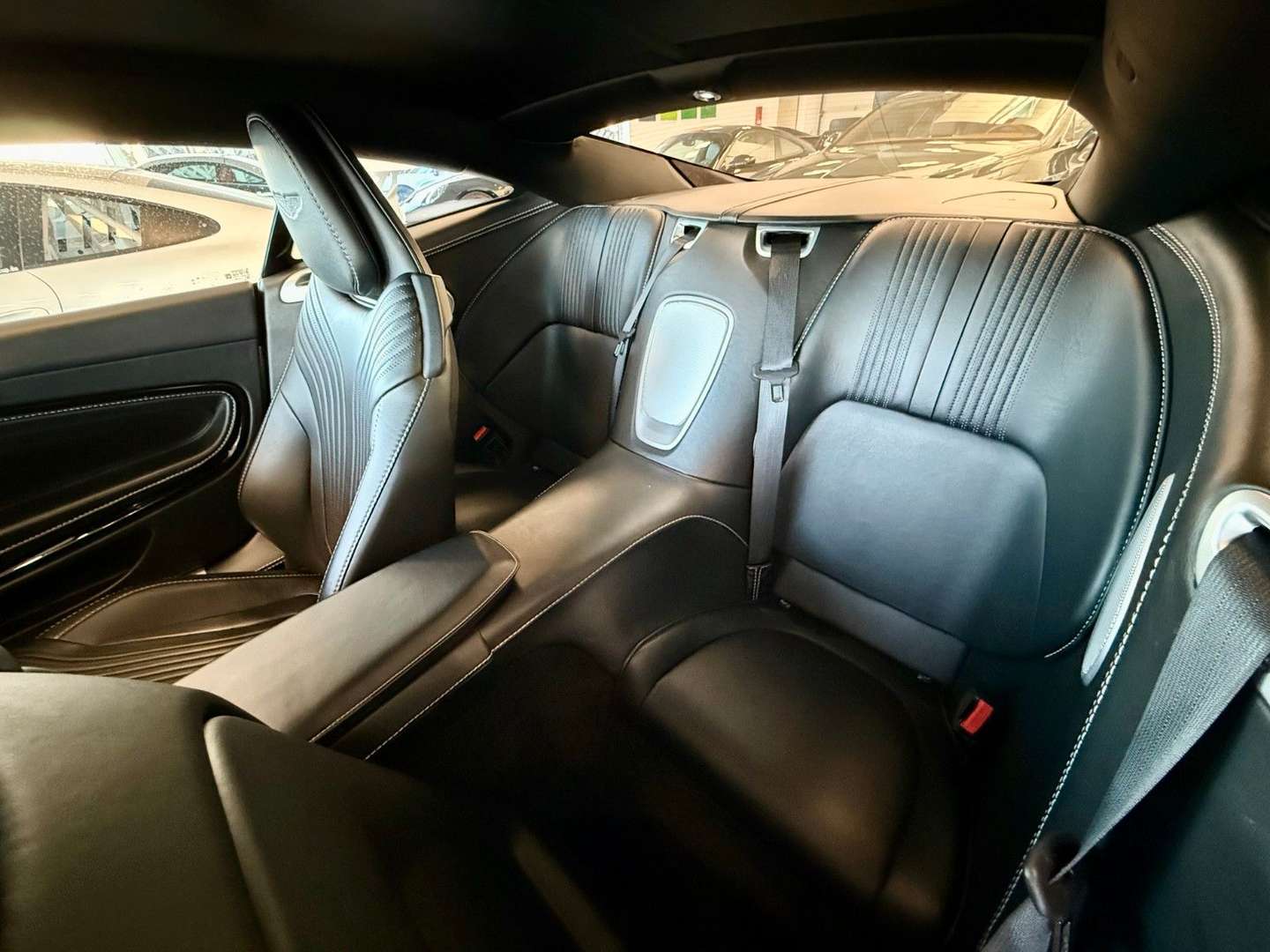 Aston Martin DB11 Coupé 5.2 V12 Black Pack - 2019 - Joinsteer - #11