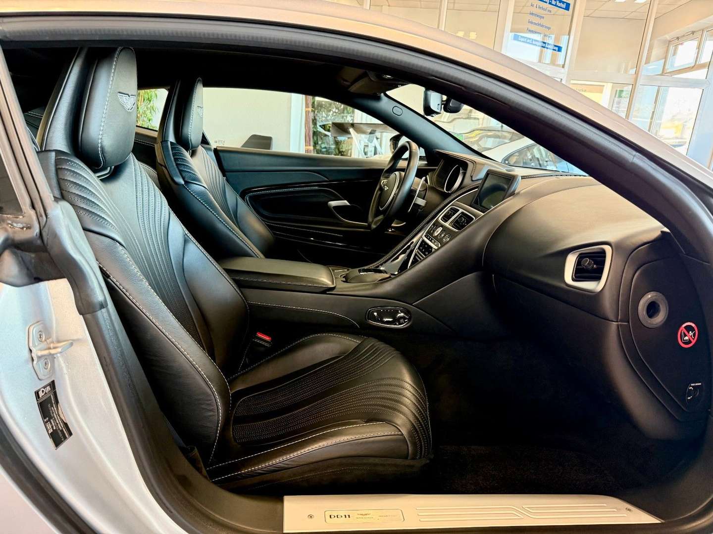 Aston Martin DB11 Coupé 5.2 V12 Black Pack - 2019 - Joinsteer - #12