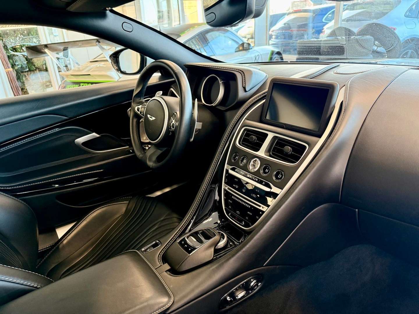 Aston Martin DB11 Coupé 5.2 V12 Black Pack - 2019 - Joinsteer - #13