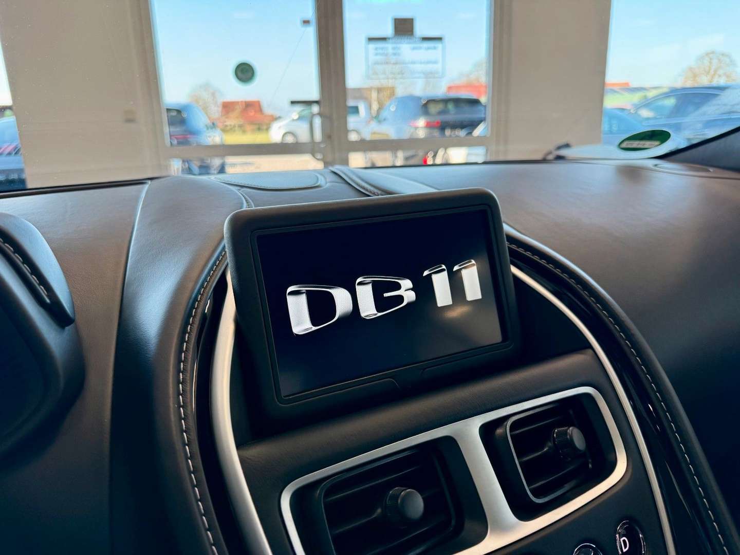 Aston Martin DB11 Coupé 5.2 V12 Black Pack - 2019 - Joinsteer - #16