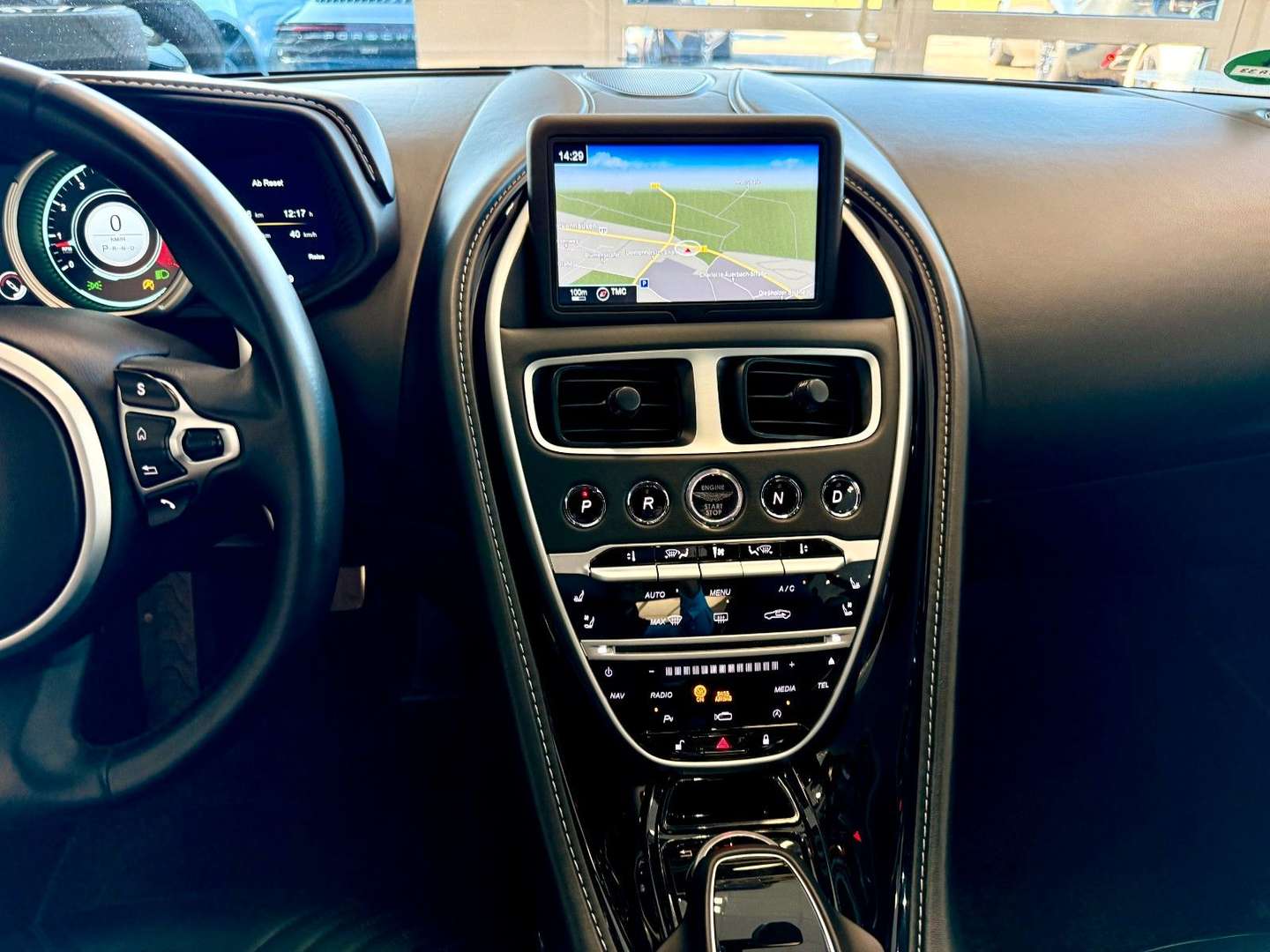 Aston Martin DB11 Coupé 5.2 V12 Black Pack - 2019 - Joinsteer - #17