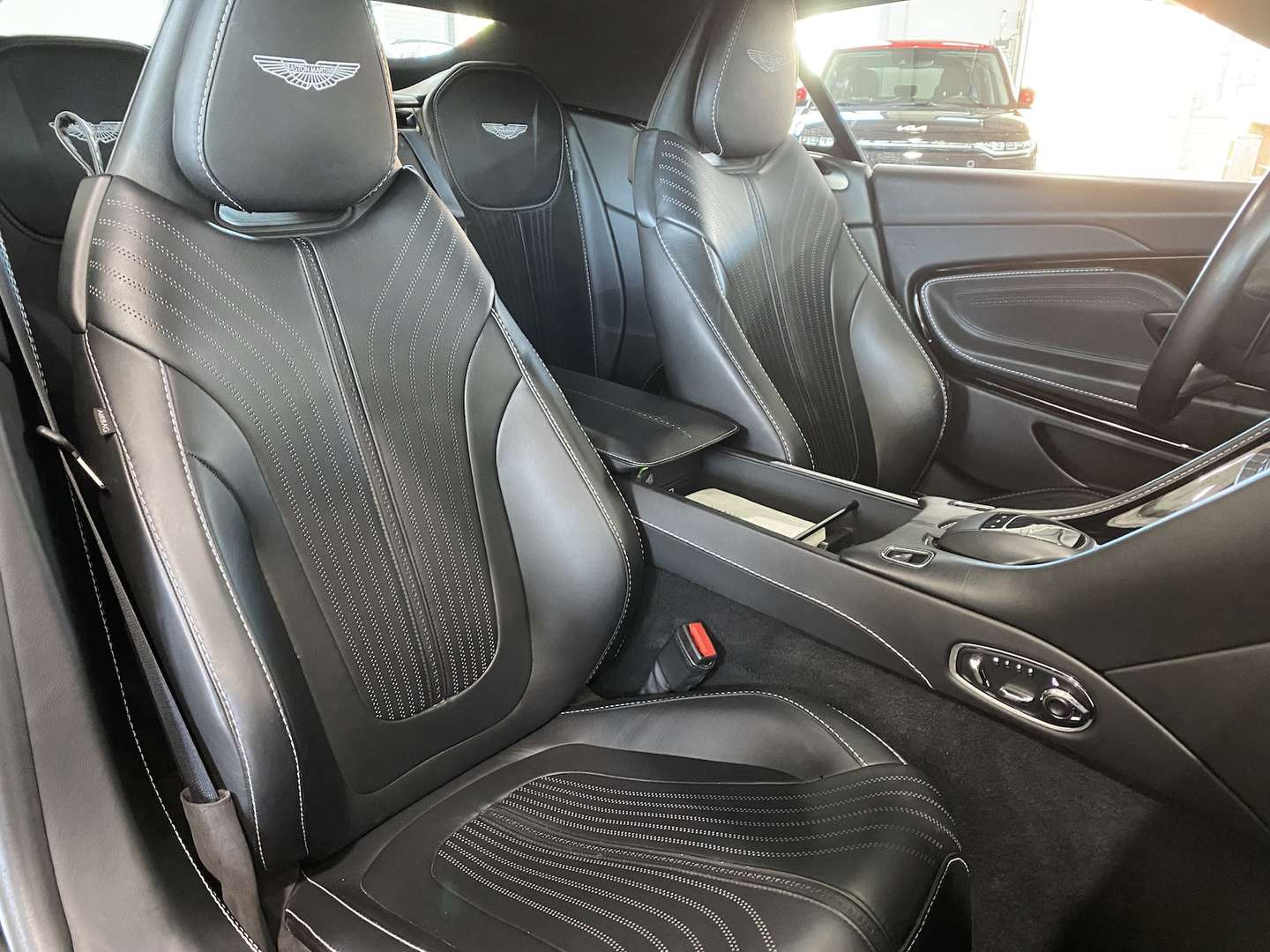 Aston Martin DB11 Volante 4.0 V8 BlackPack - 2019 - Joinsteer - #16