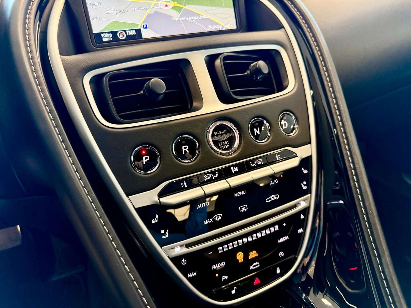 Aston Martin DB11 Coupé 5.2 V12 Black Pack - 2019 - Joinsteer - #20