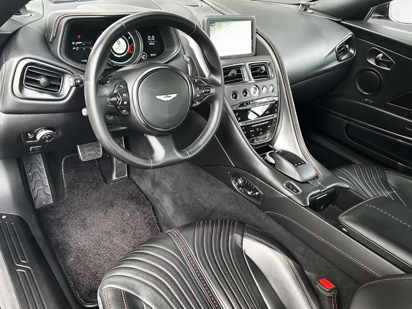 Aston Martin DB11 Coupé V8 Onyx Black - 2017 - Joinsteer - #2