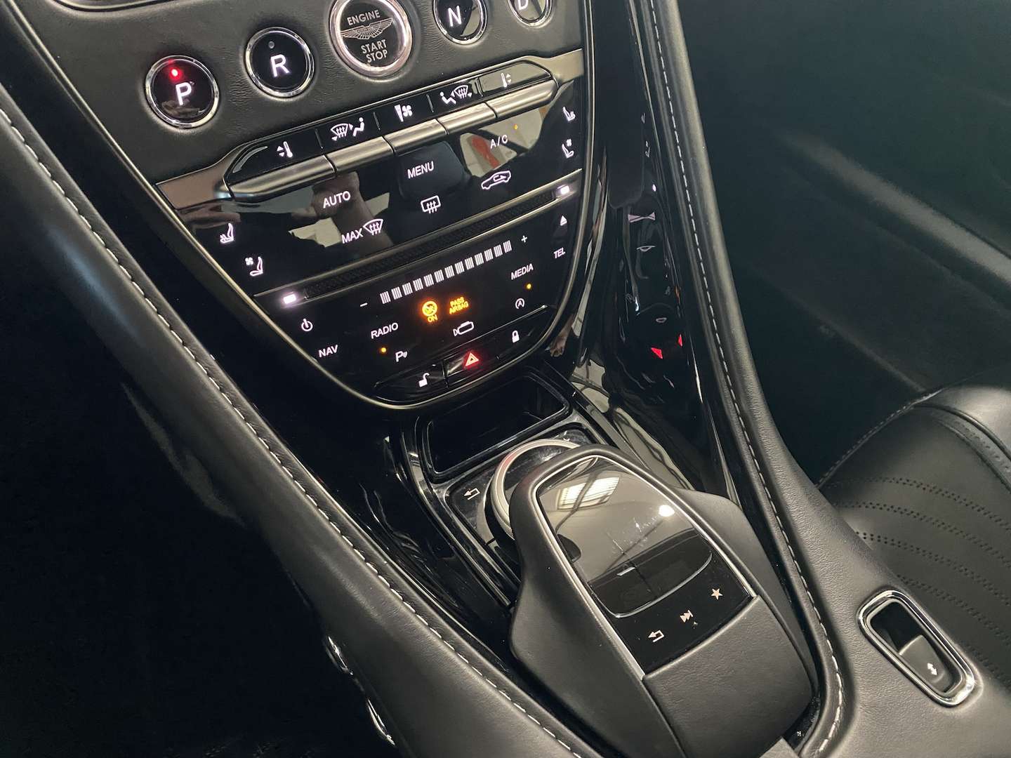 Aston Martin DB11 Volante 4.0 V8 BlackPack - 2019 - Joinsteer - #32