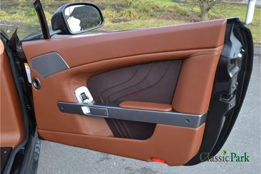 Aston Martin Vantage Roadster V8 S — photo 30