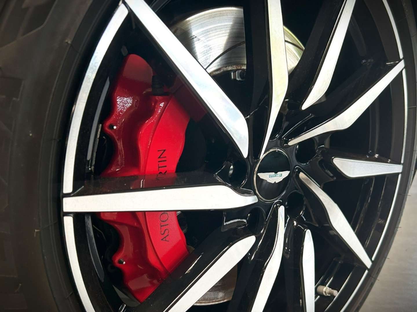 Aston Martin DB11 Coupé V8 Onyx Black - 2017 - Joinsteer - #24