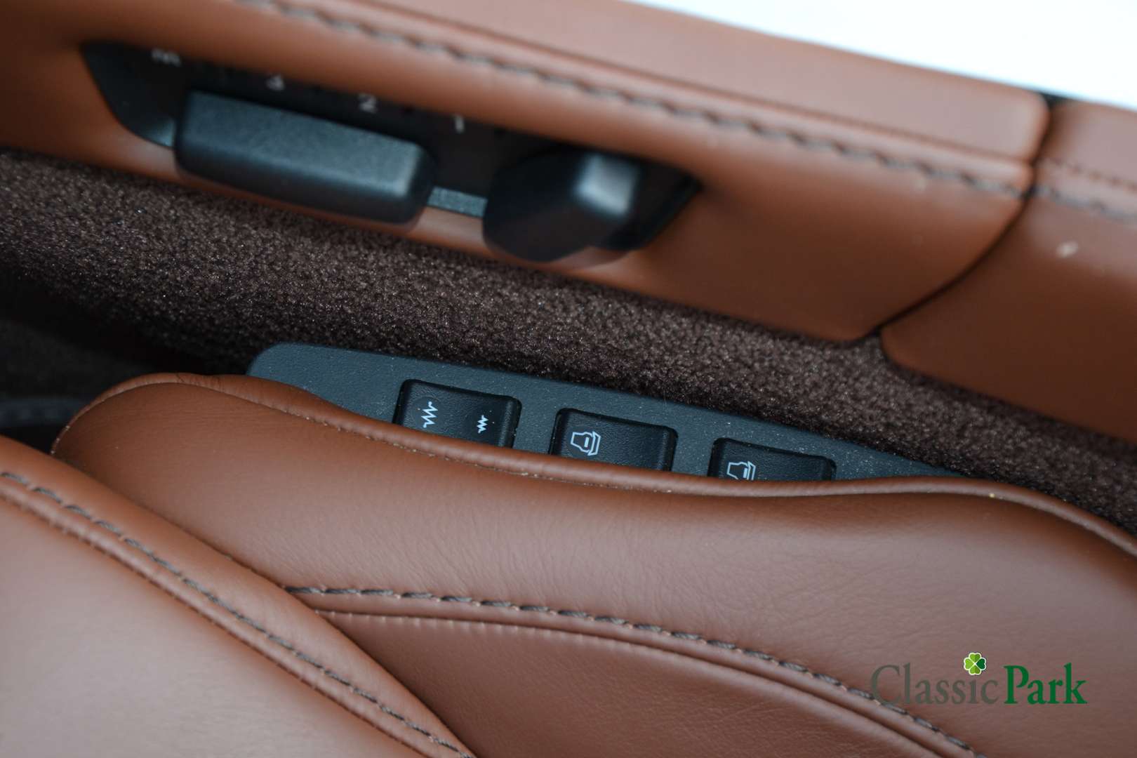 Aston Martin Vantage Roadster V8 S - 2013 - Joinsteer - #36