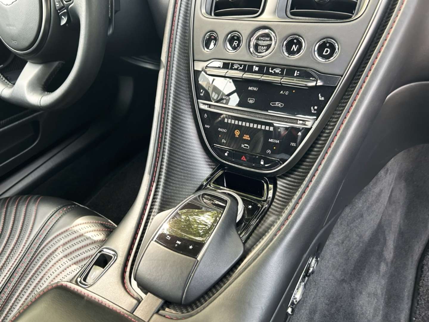 Aston Martin DB11 Coupé V8 Onyx Black - 2017 - Joinsteer - #30