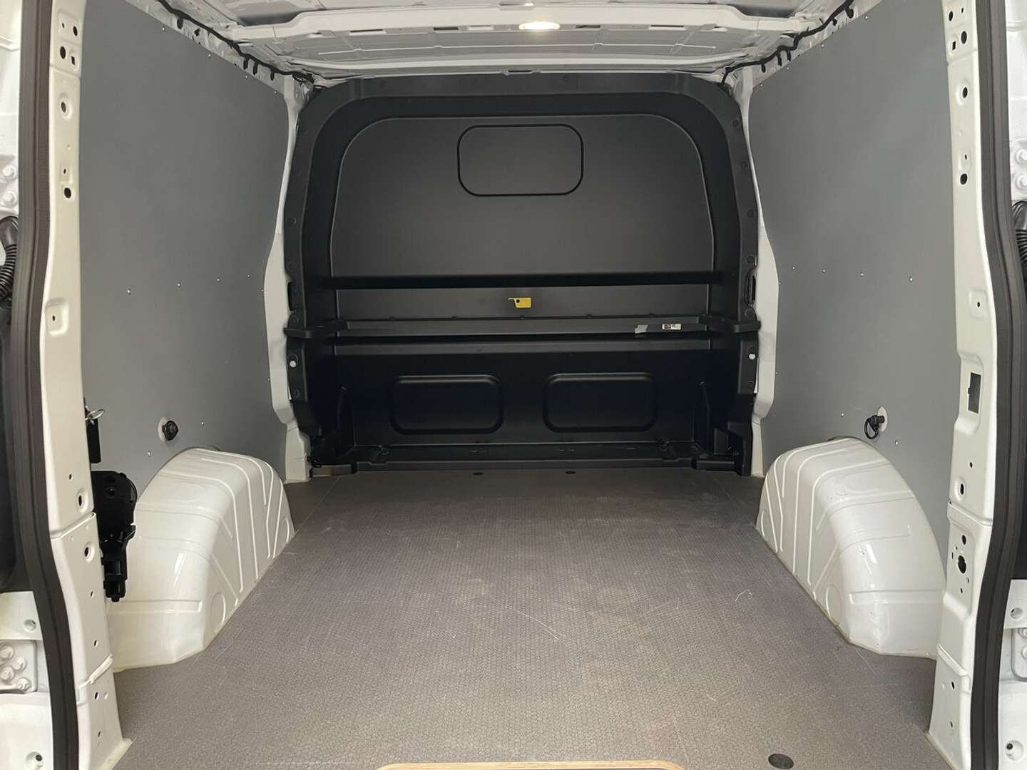Volkswagen Transporter Dub Cab TDI - 2025 - Joinsteer - #8