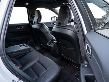 Volvo XC60 B4 R-Design — photo 5
