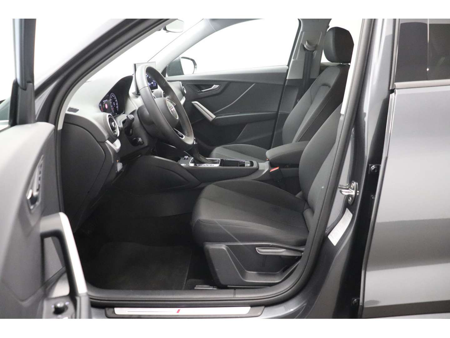 Audi Q2 S Line 35 TFSI - 2025 - Joinsteer - #9